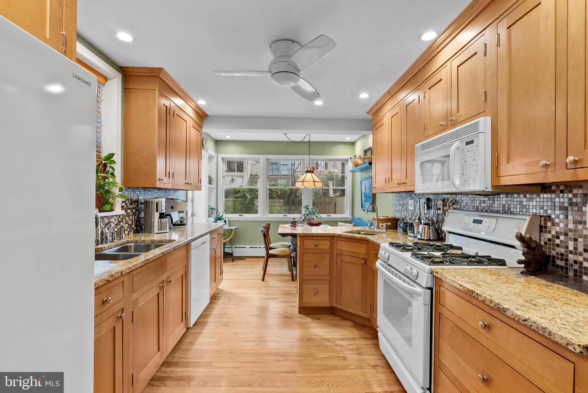 QUEEN VILLAGE - Residential