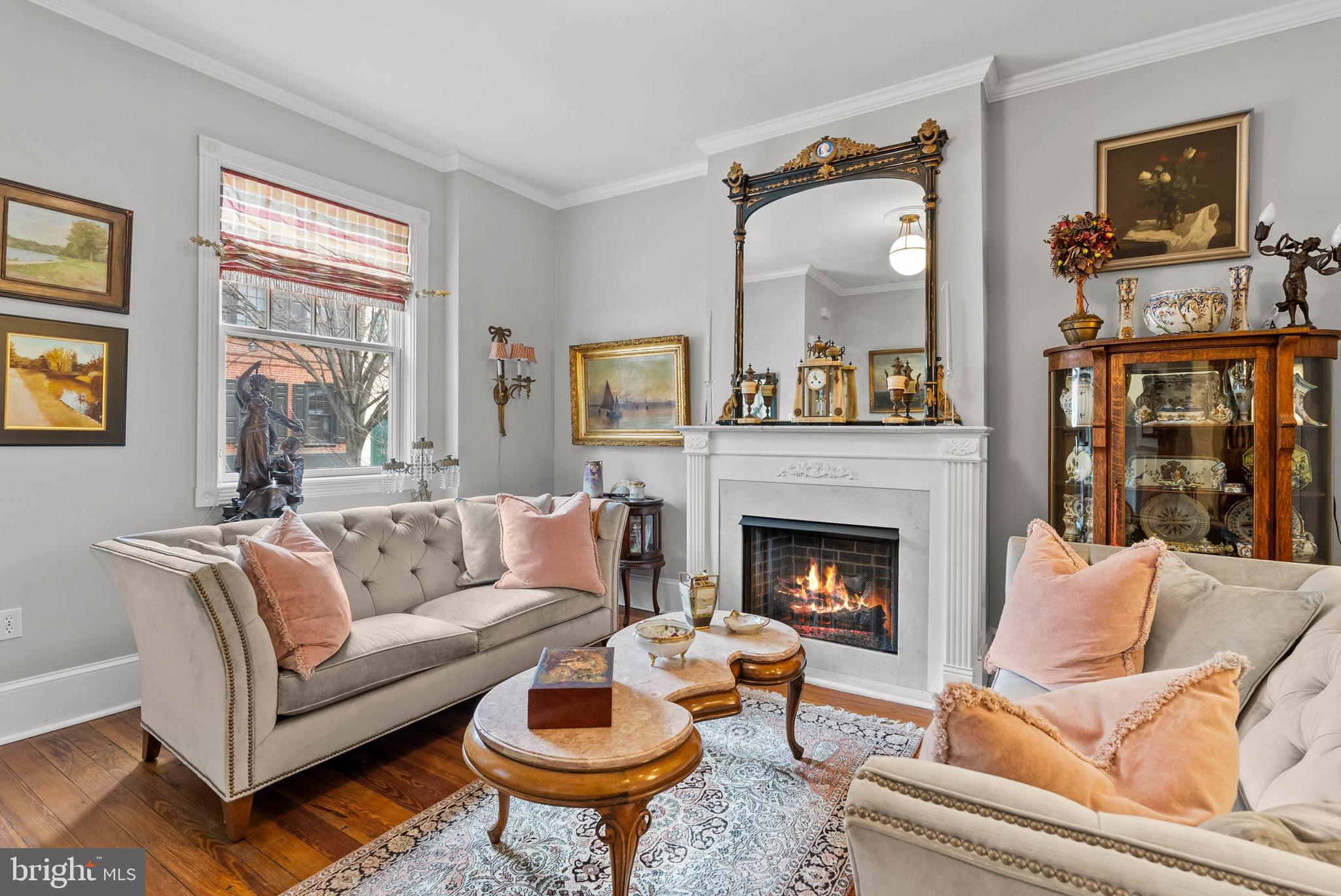 QUEEN VILLAGE - Residential