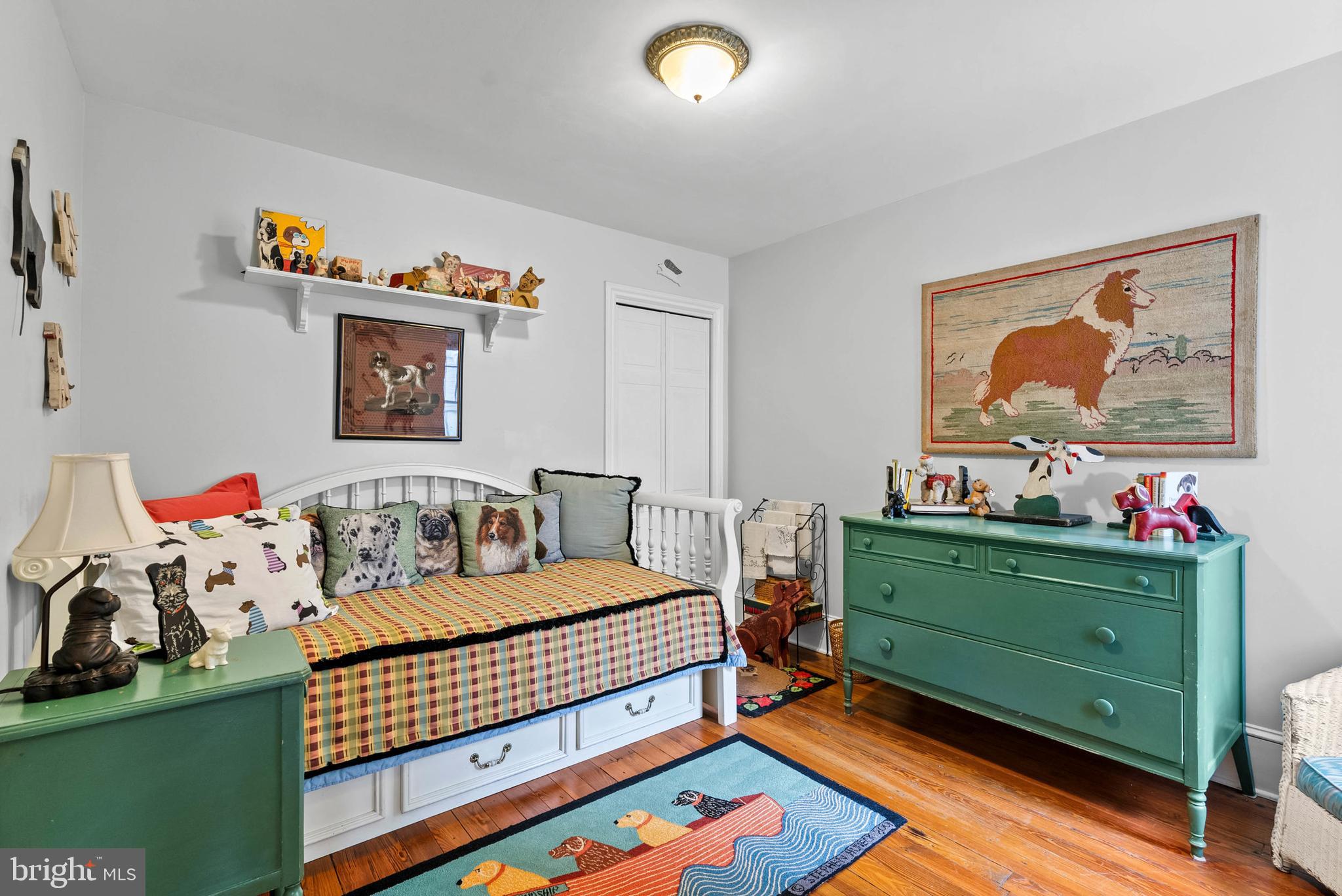 QUEEN VILLAGE - Residential