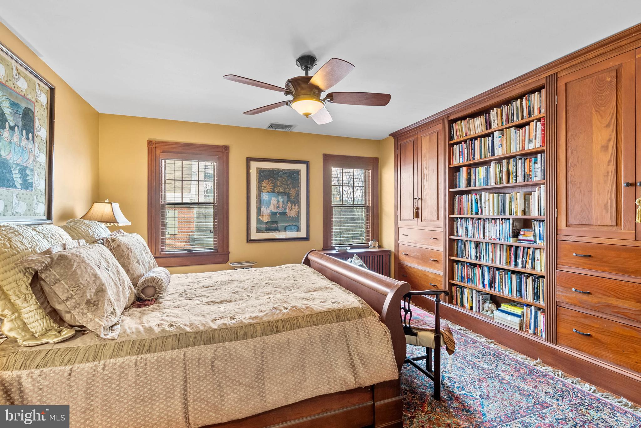 QUEEN VILLAGE - Residential