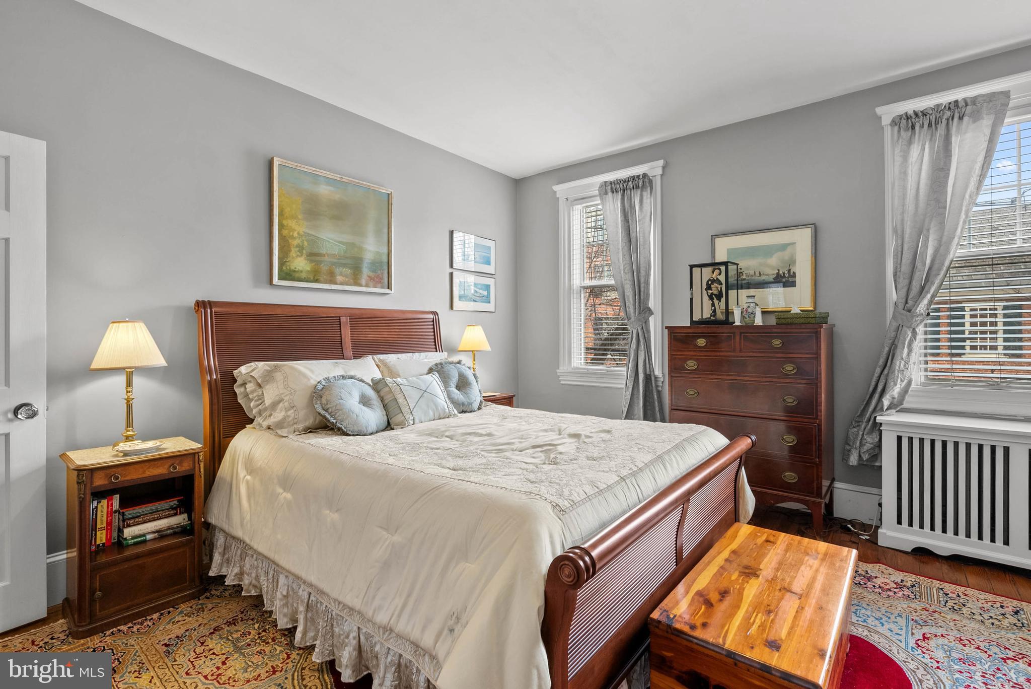 QUEEN VILLAGE - Residential