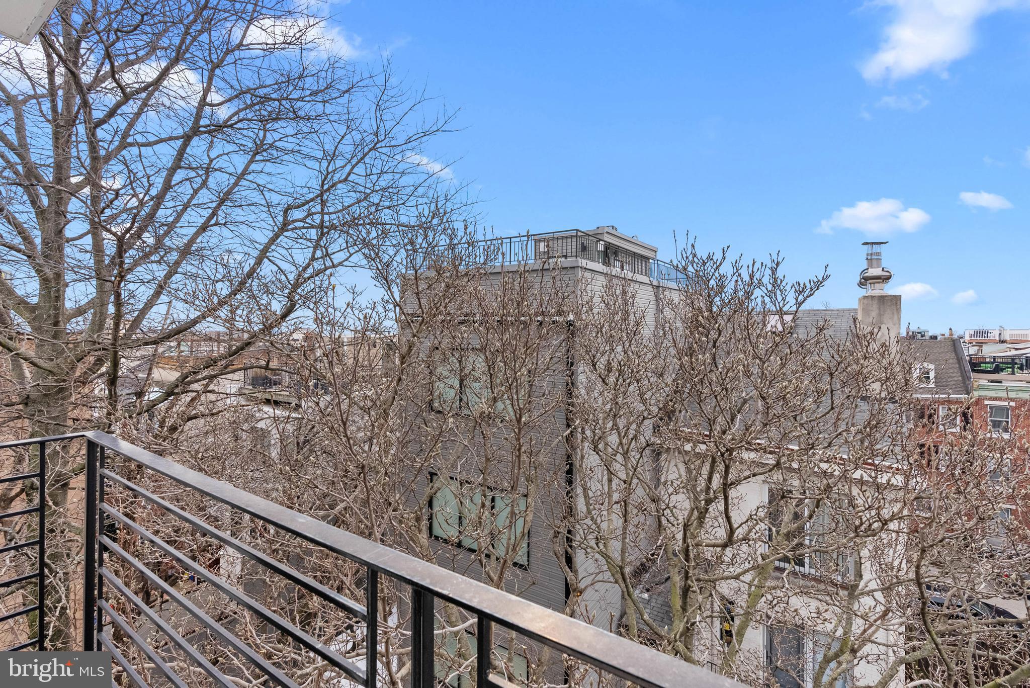 QUEEN VILLAGE - Residential