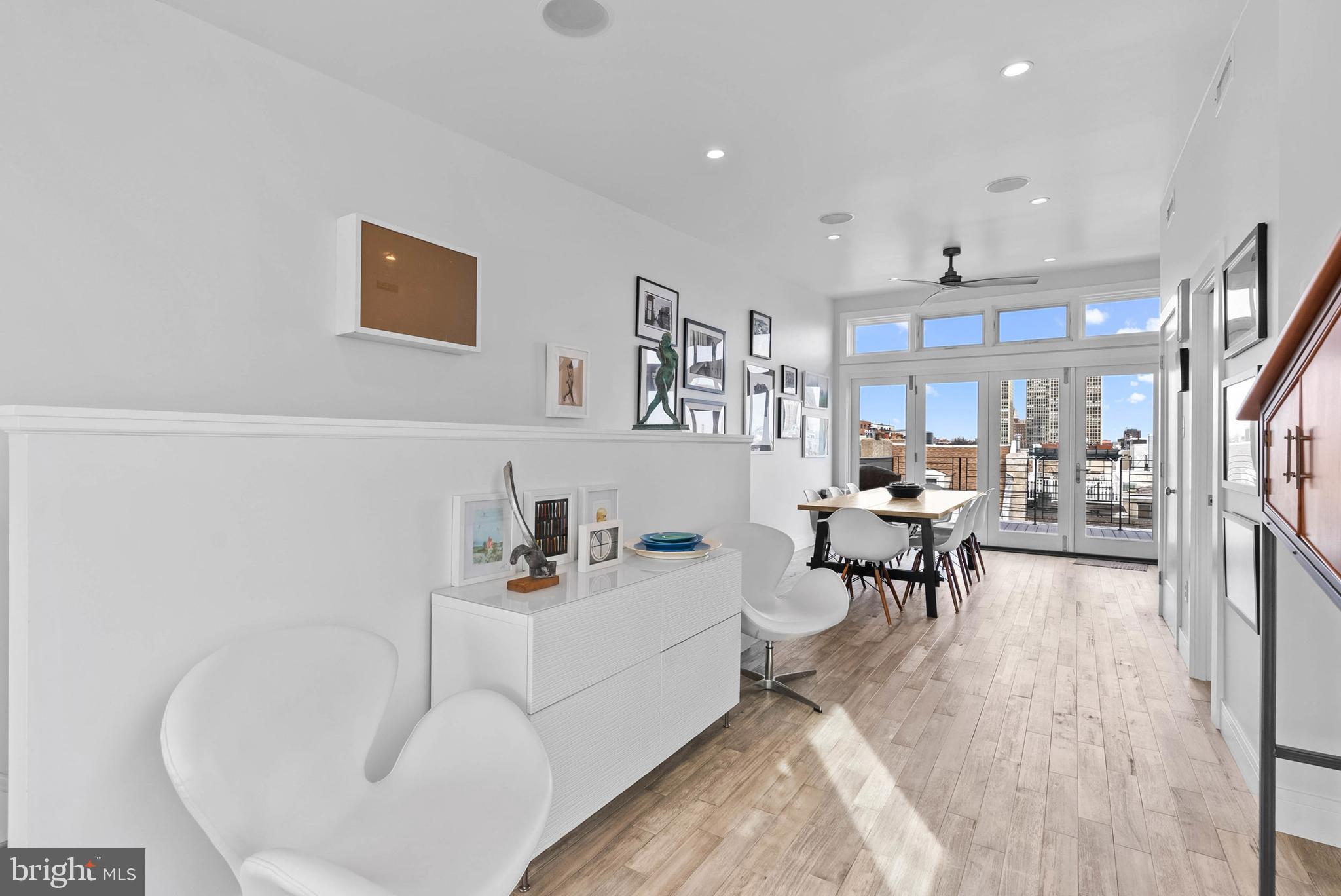 QUEEN VILLAGE - Residential