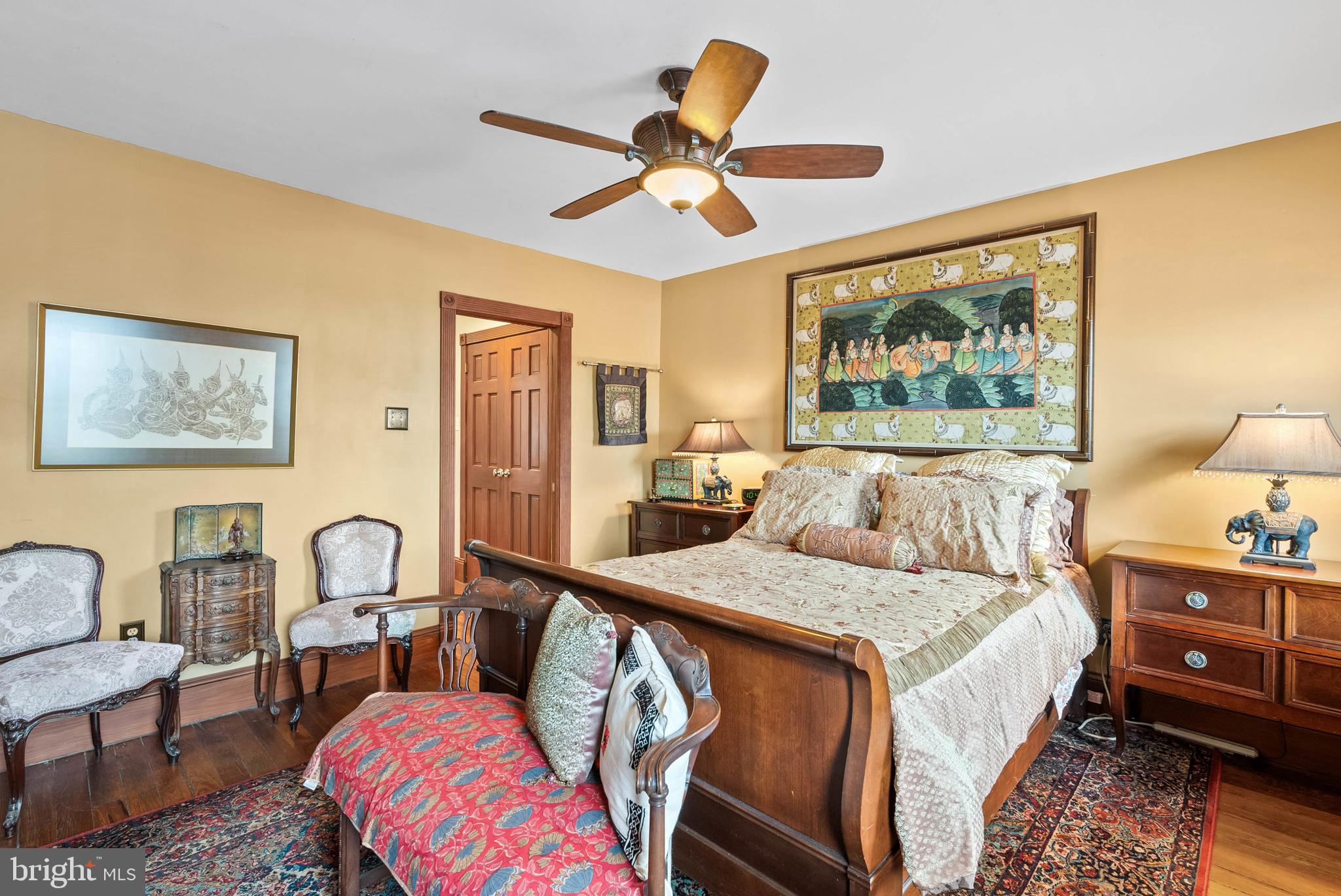 QUEEN VILLAGE - Residential