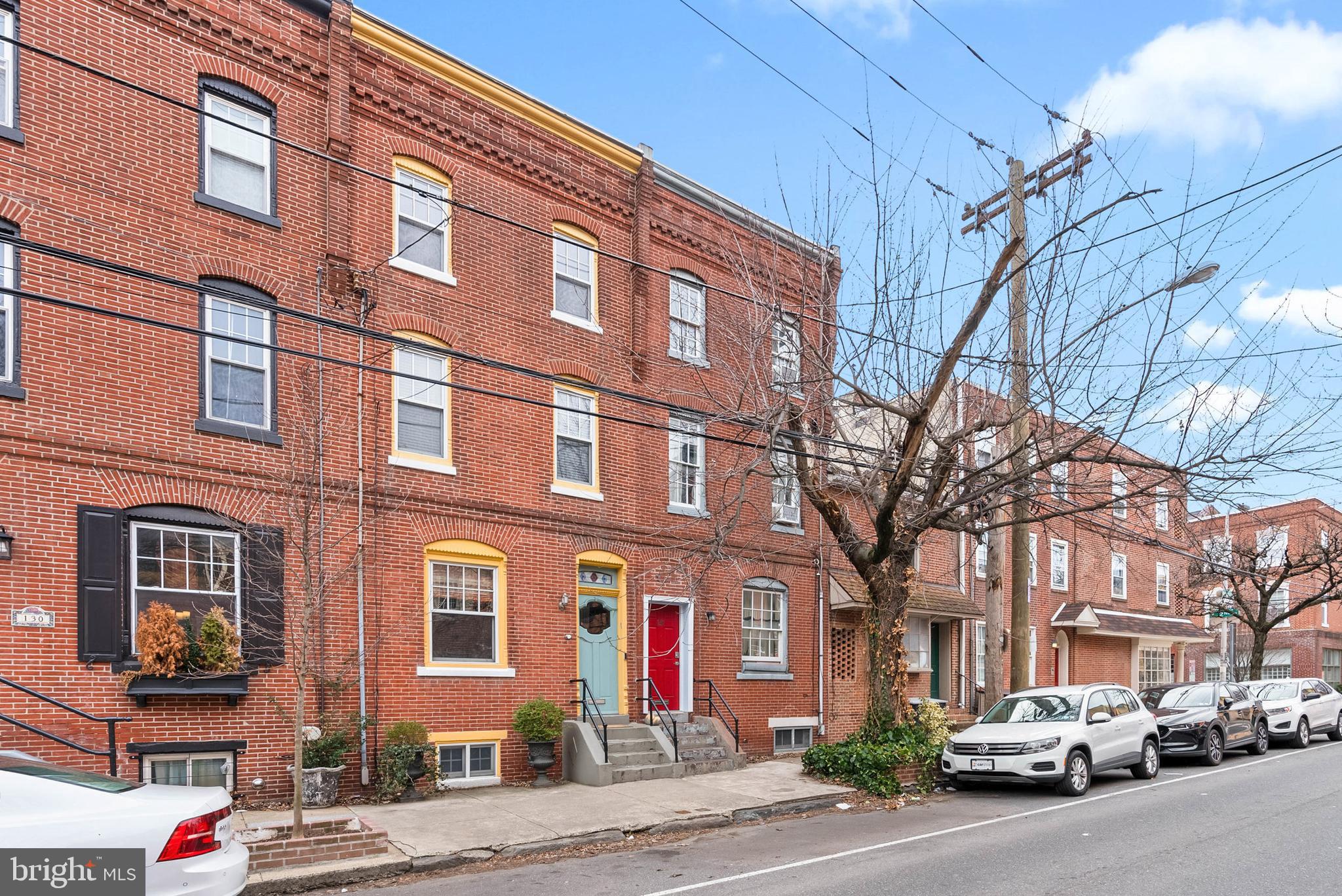 QUEEN VILLAGE - Residential