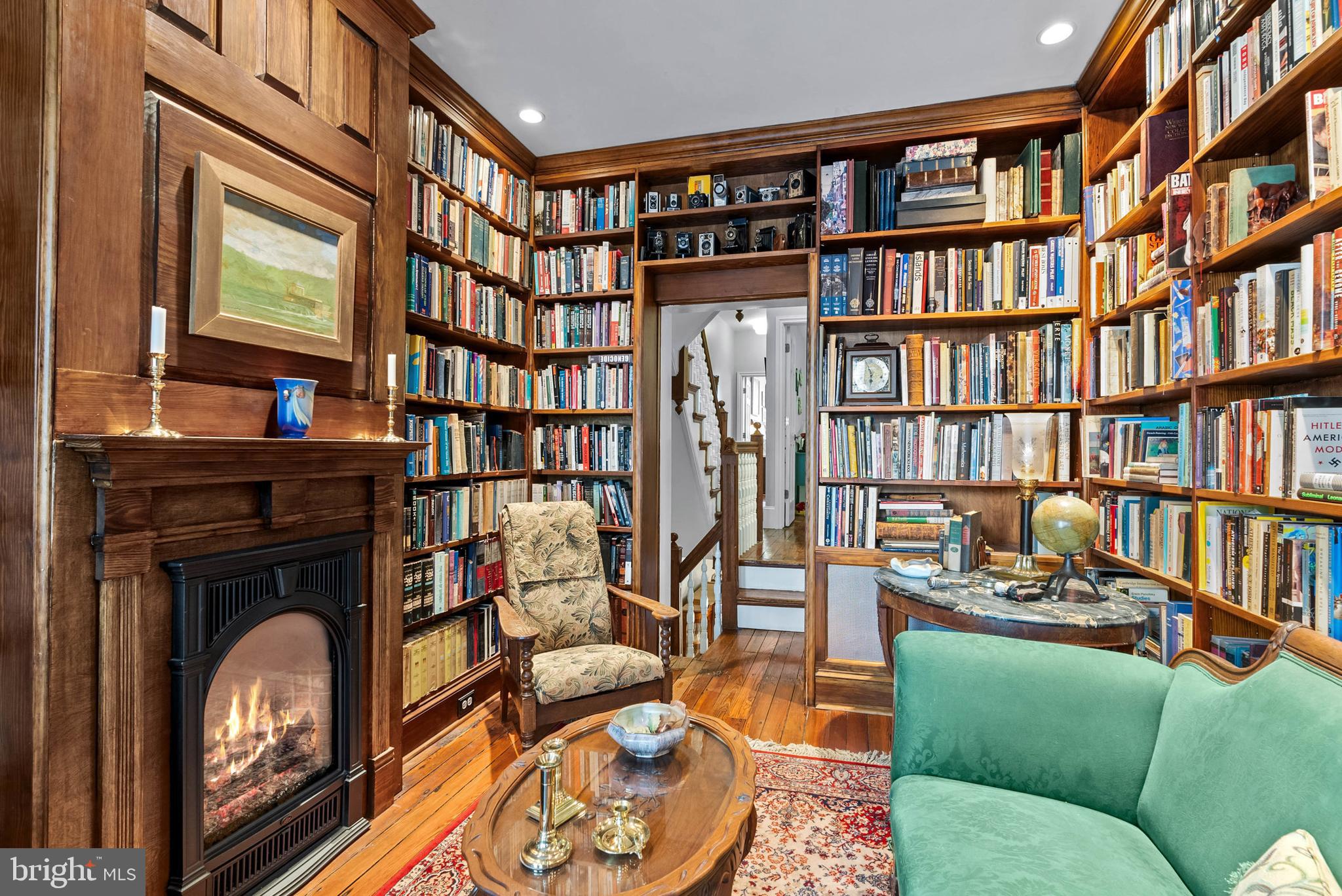 QUEEN VILLAGE - Residential