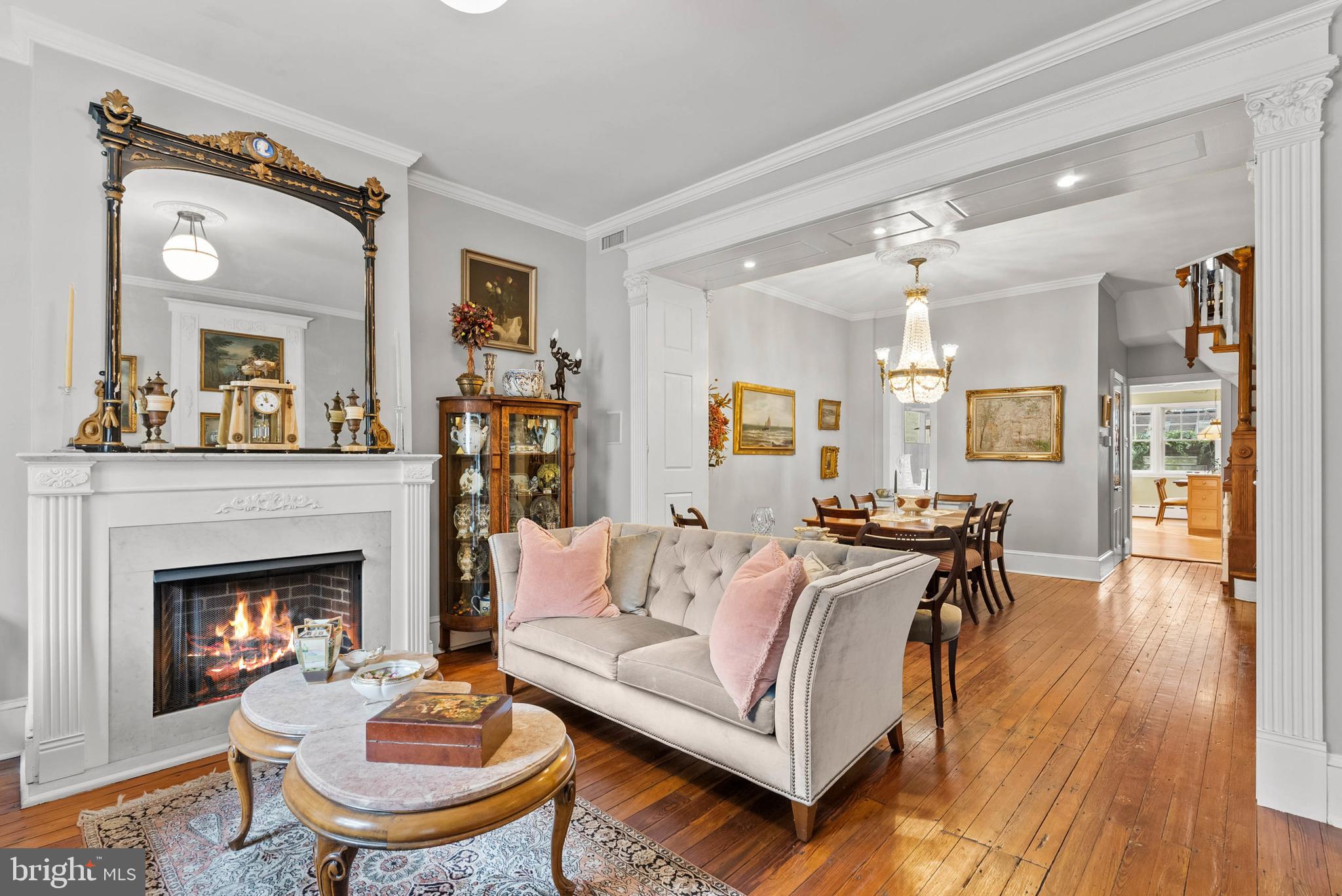 QUEEN VILLAGE - Residential