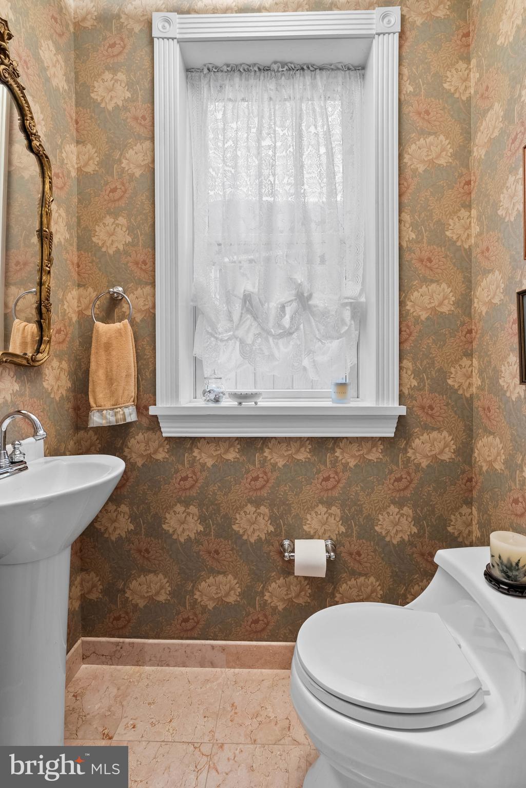 QUEEN VILLAGE - Residential