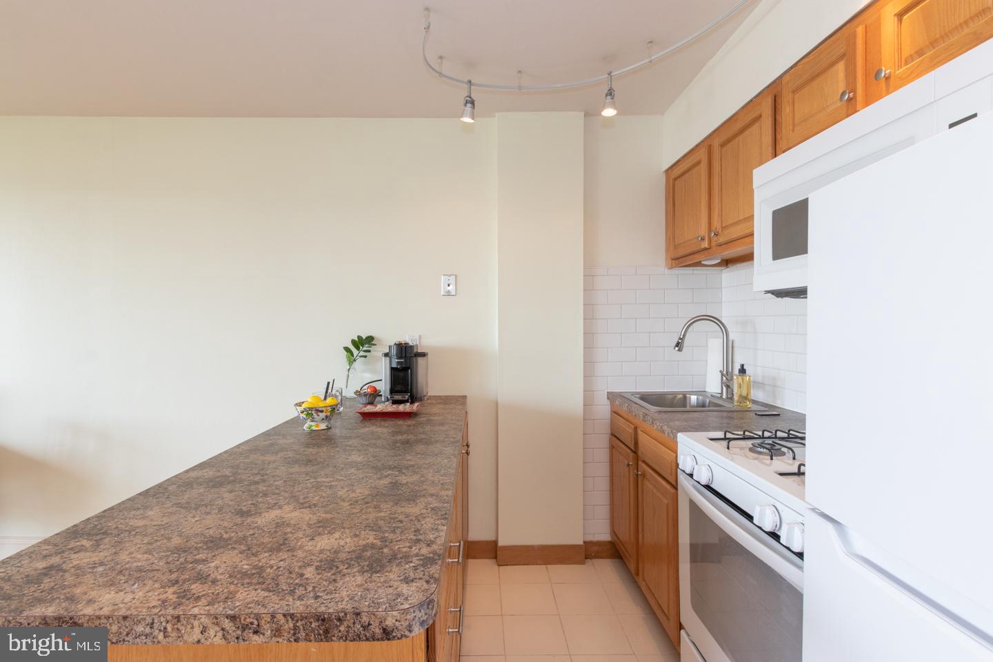THE PHILADELPHIAN - Residential