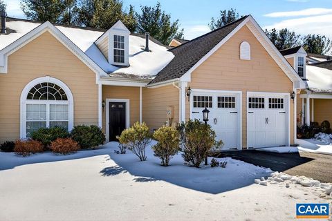 Townhouse For Sale - 120 Apple Blossom Ct Ct<br/> NELLYSFORD, VA 22958