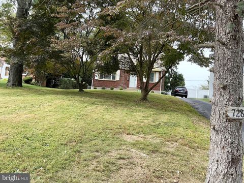 Photo of 728 Oak Way, HAVERTOWN, PA 19083 (MLS # PADE2101222)