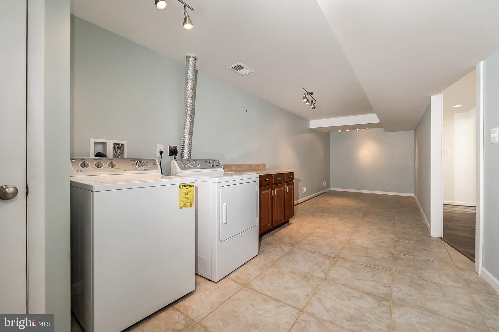 HUNTER MILL ESTATES - Residential