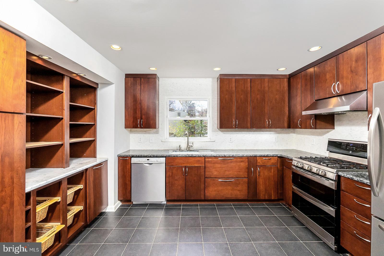 HUNTER MILL ESTATES - Residential