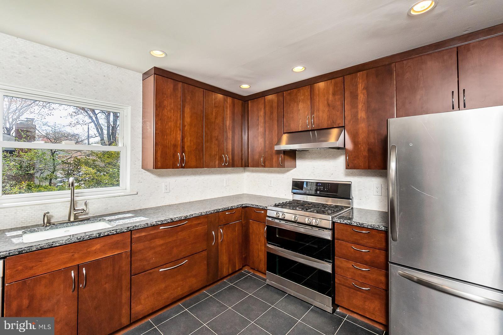 HUNTER MILL ESTATES - Residential