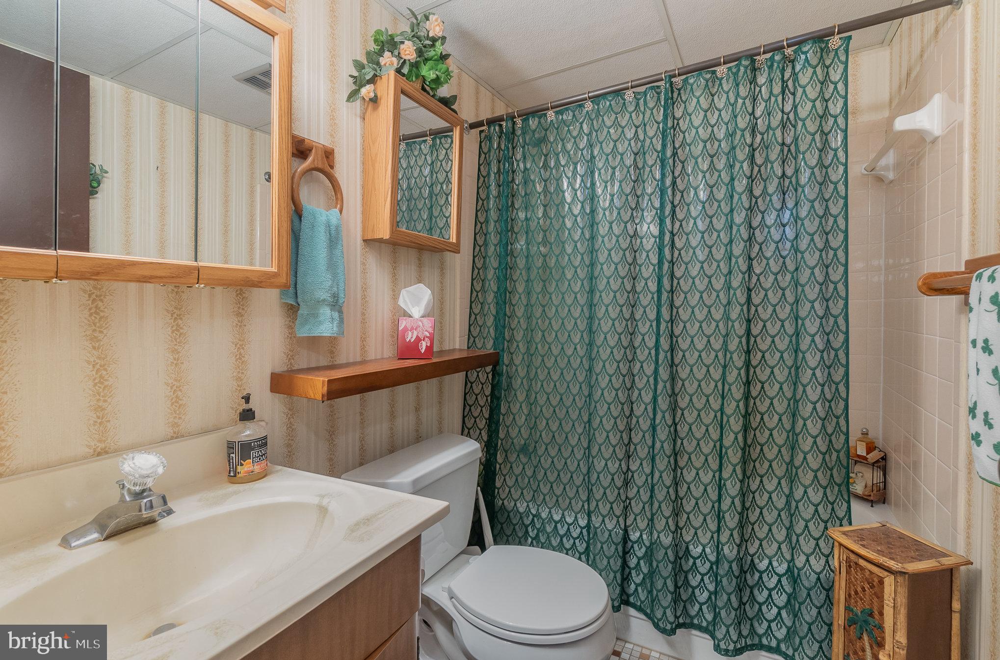 HARBOUR OAKS - Residential