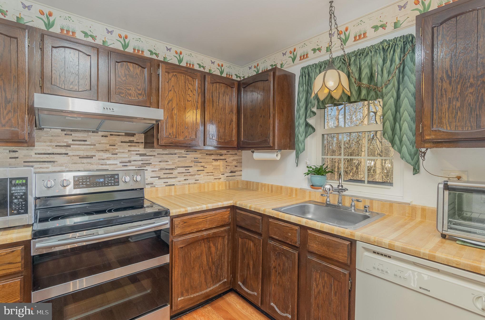 HARBOUR OAKS - Residential