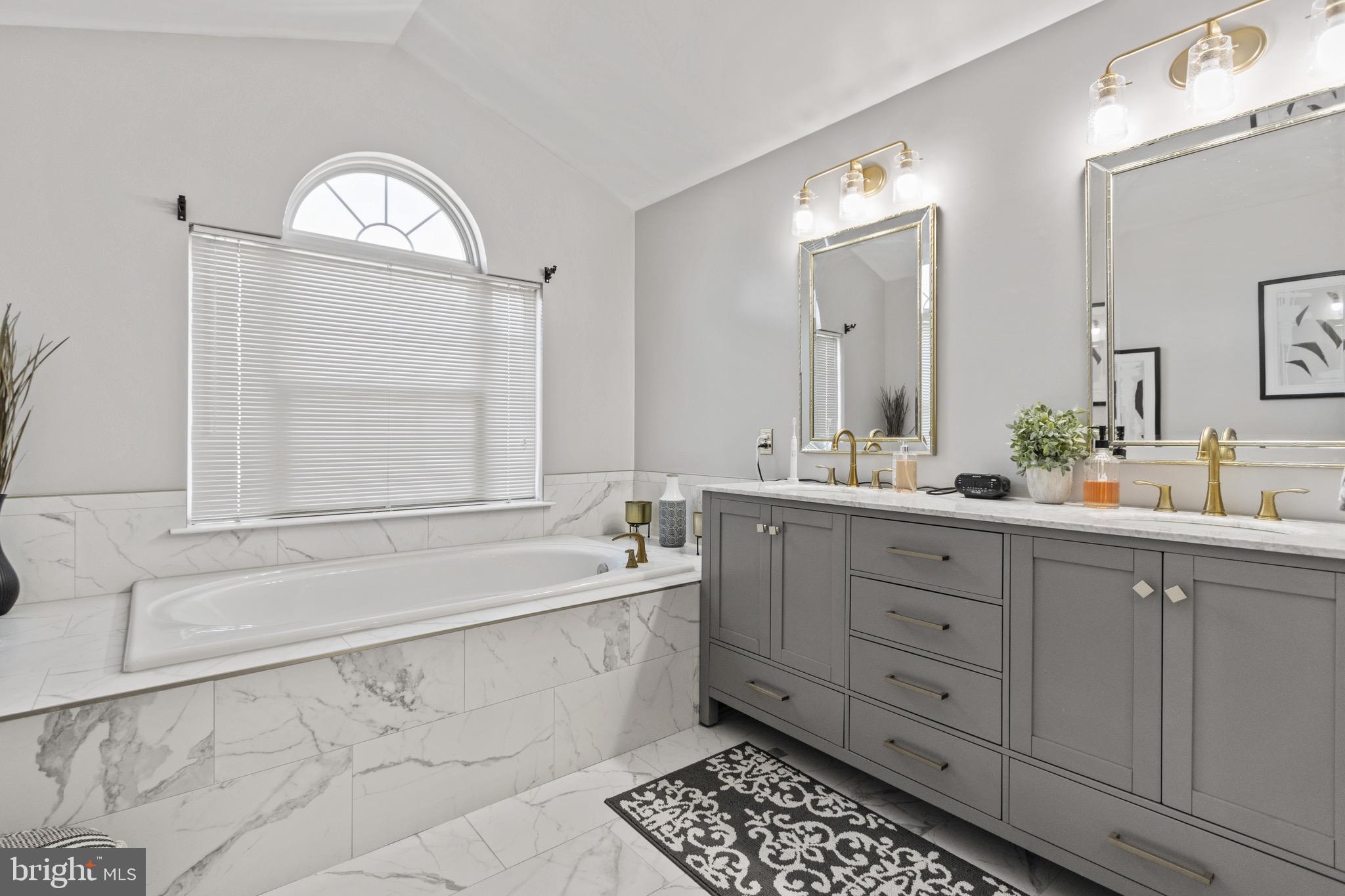 CONSTITUTION HILLS - Residential