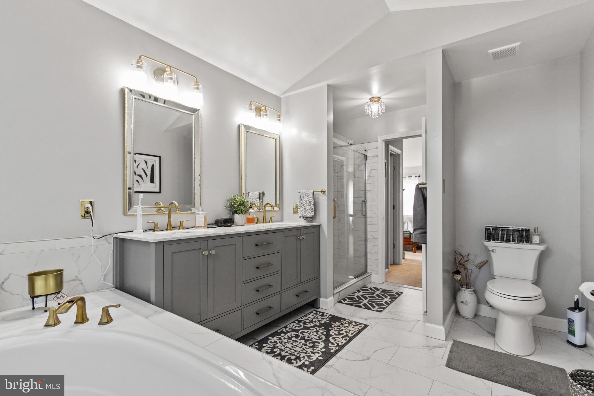 CONSTITUTION HILLS - Residential