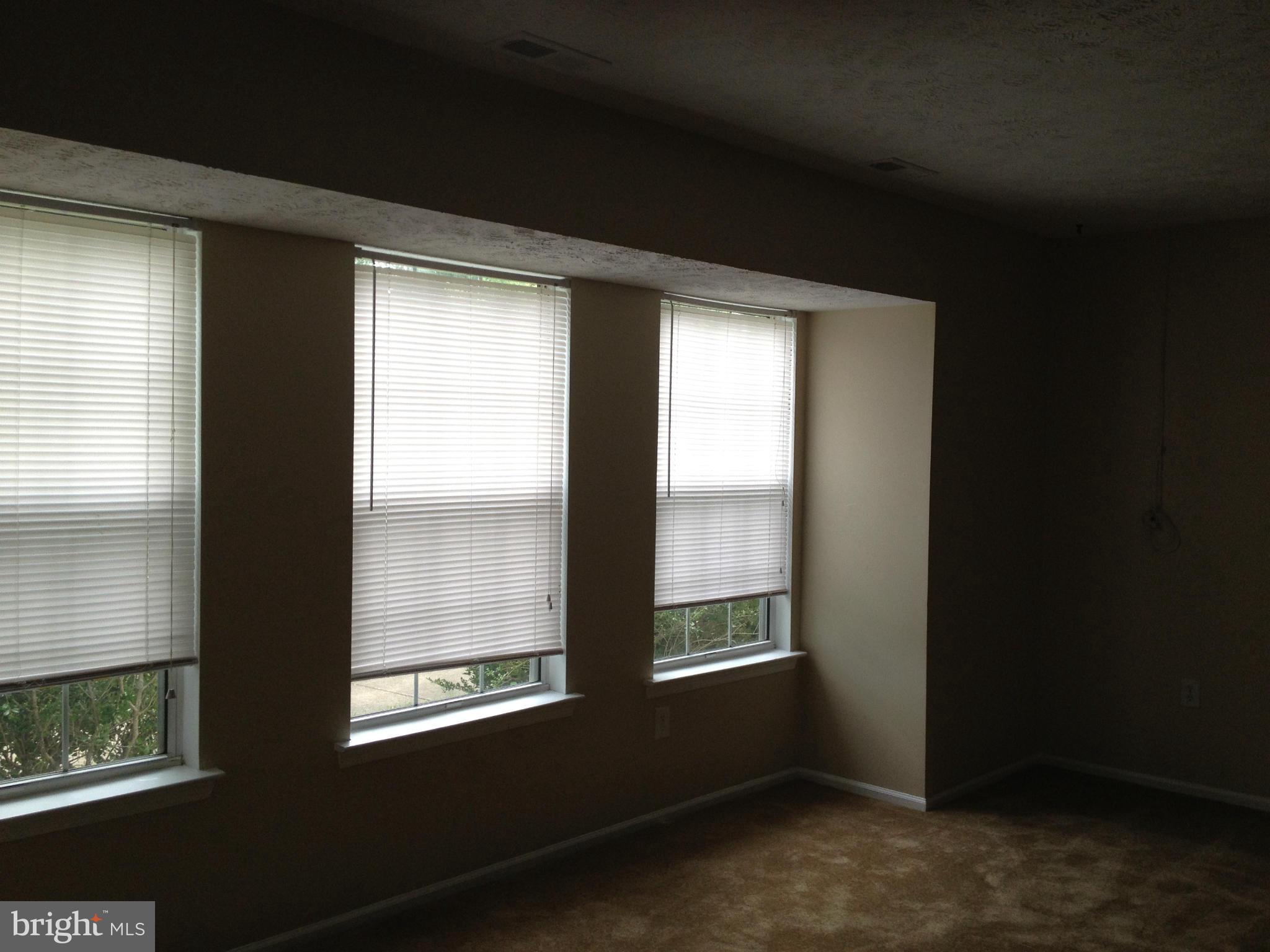 WESTBURY - Residential Lease