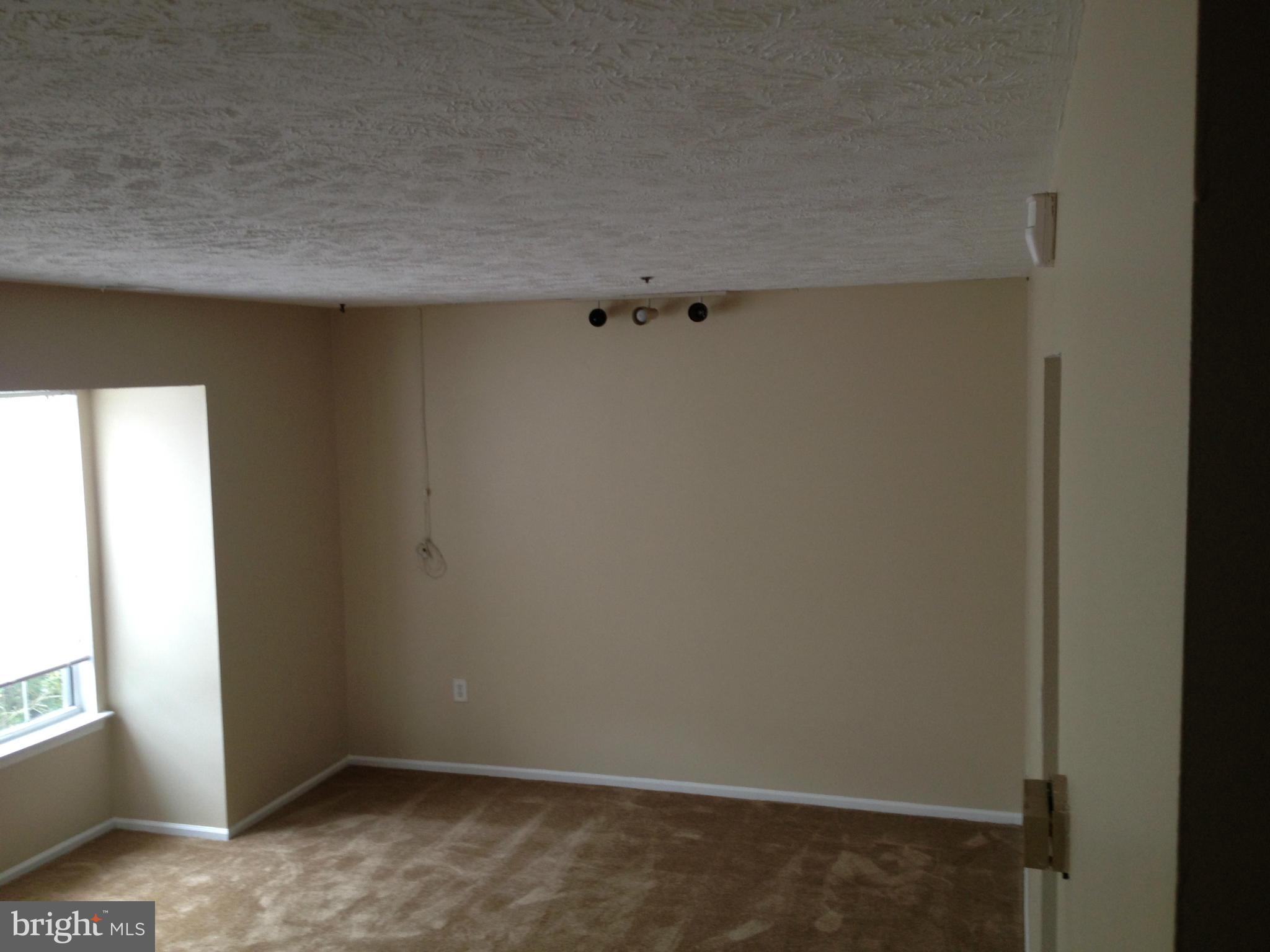 WESTBURY - Residential Lease