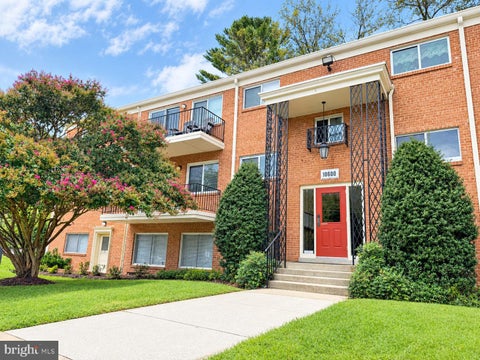 Photo of 10600 Weymouth Street #101, BETHESDA, MD 20814 (MLS # MDMC2260374)
