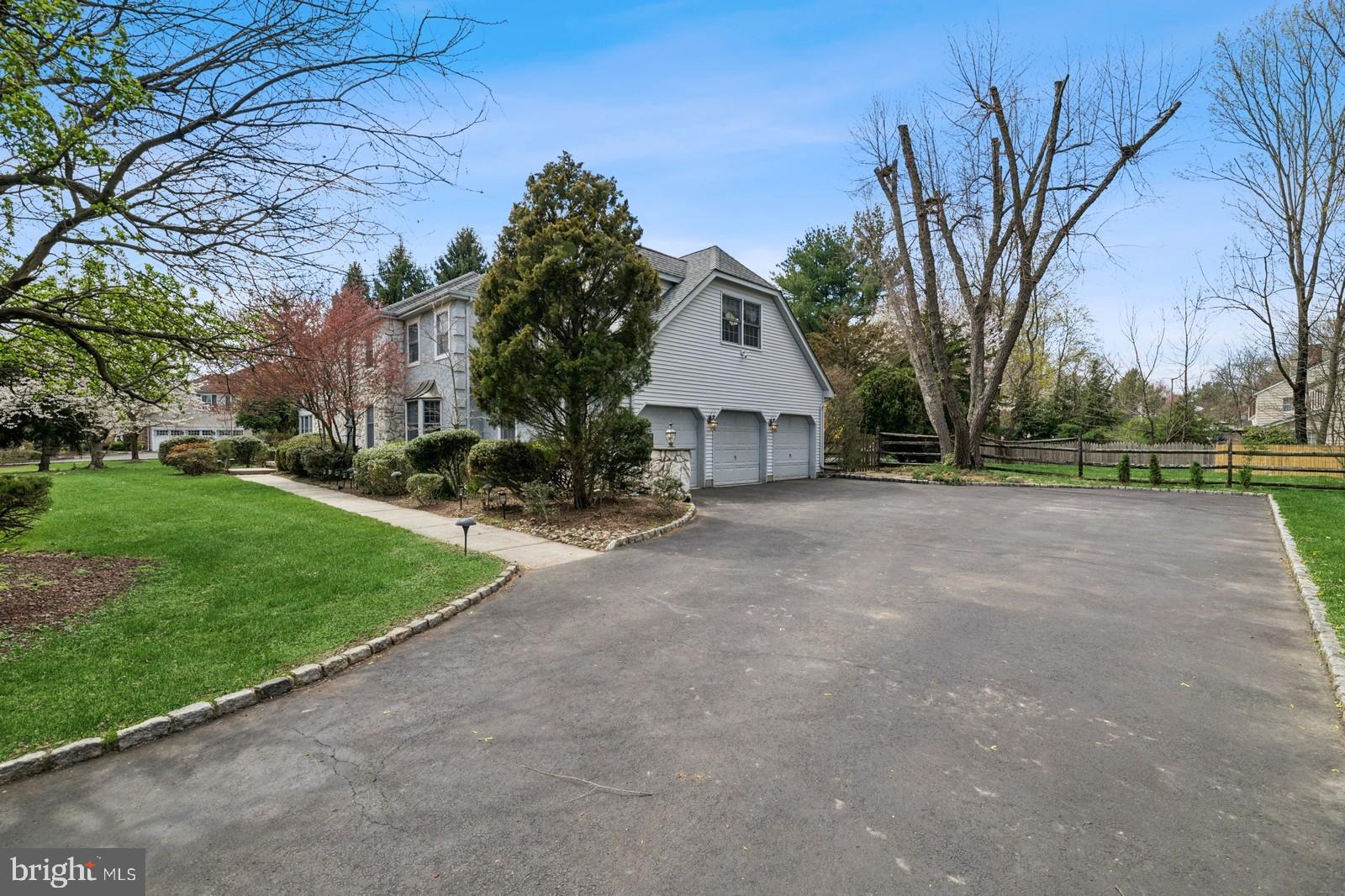 6 KEYSTONE WAY