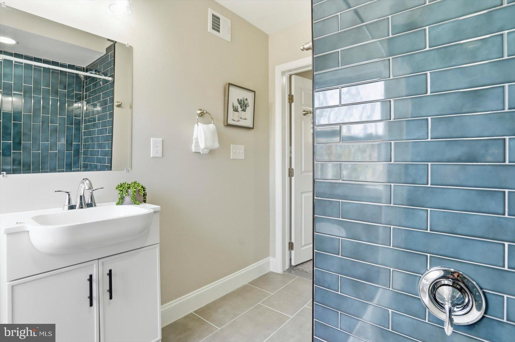 NORTHWOOD - Residential