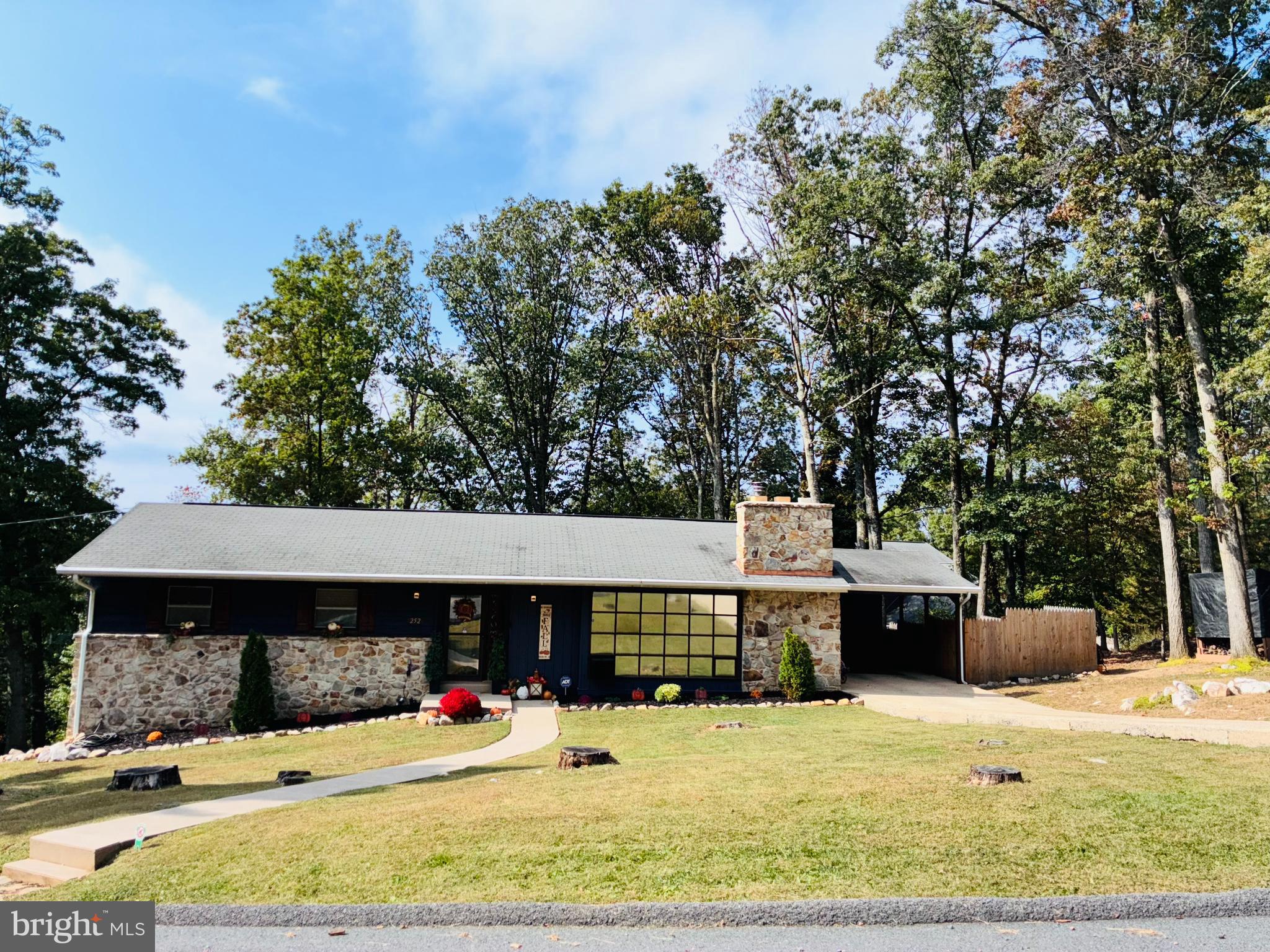 GREENE KNOLLS - Residential