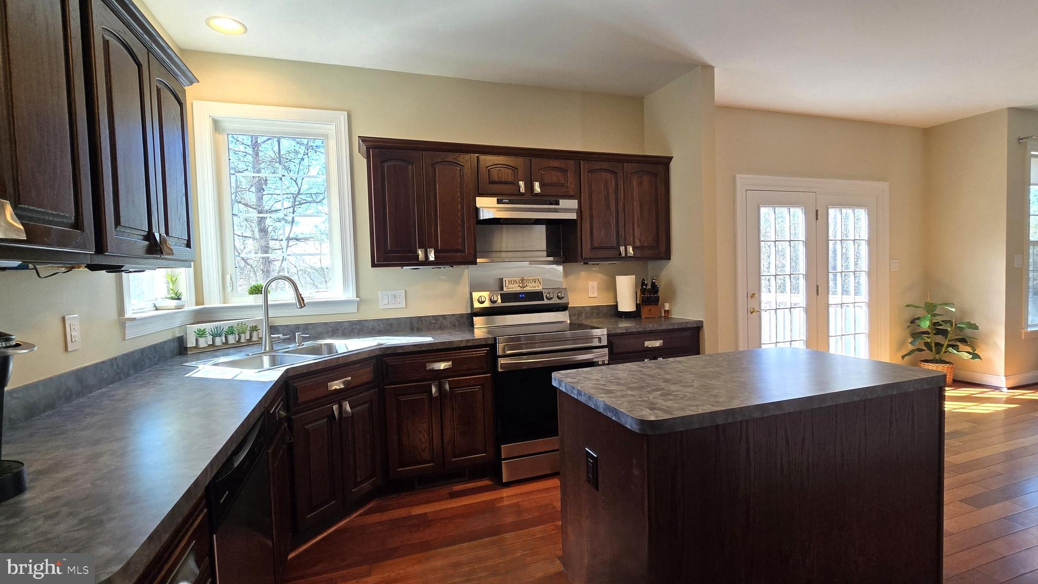 ACADEMY HILLS - Residential