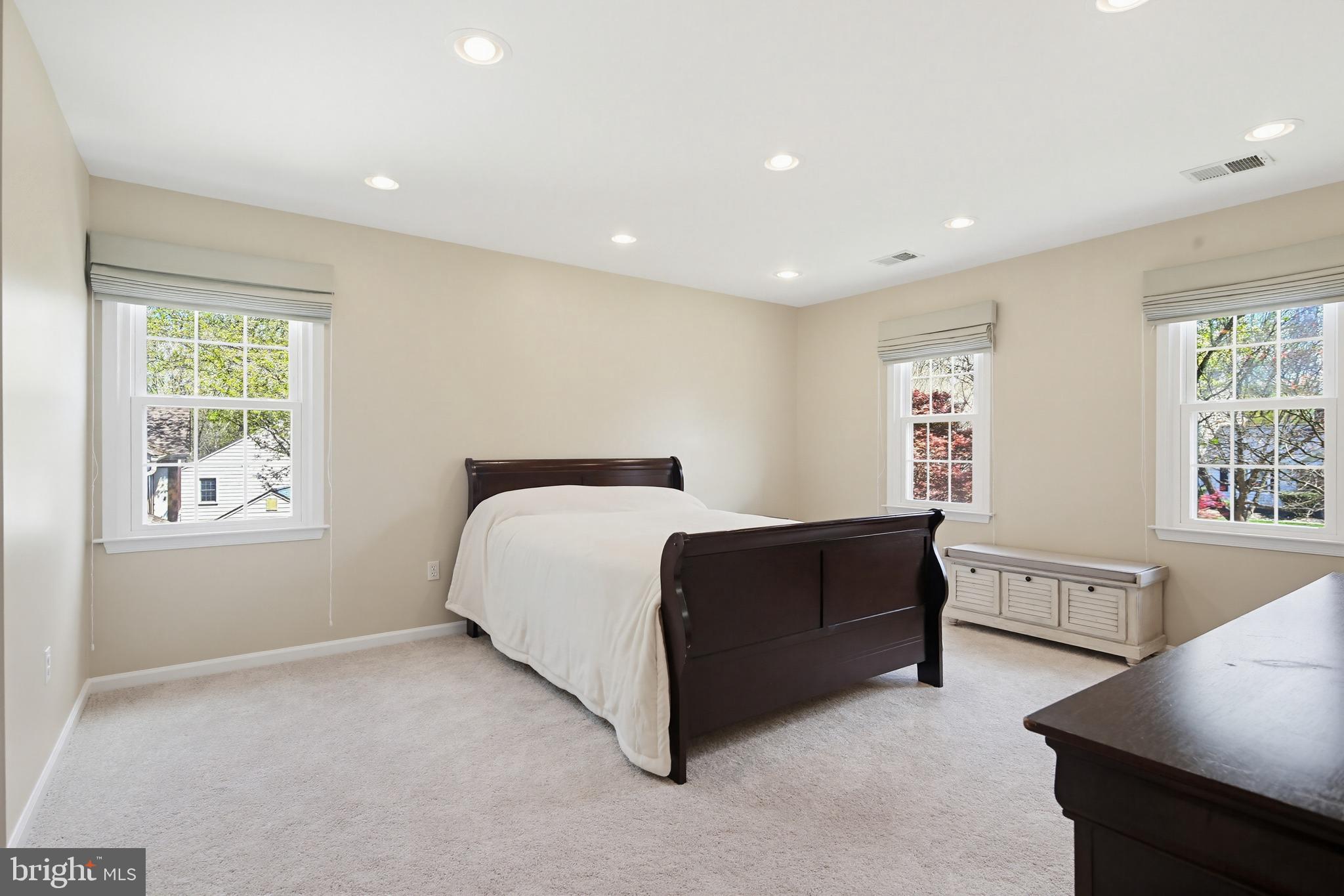 WARFIELDS RANGE - Residential