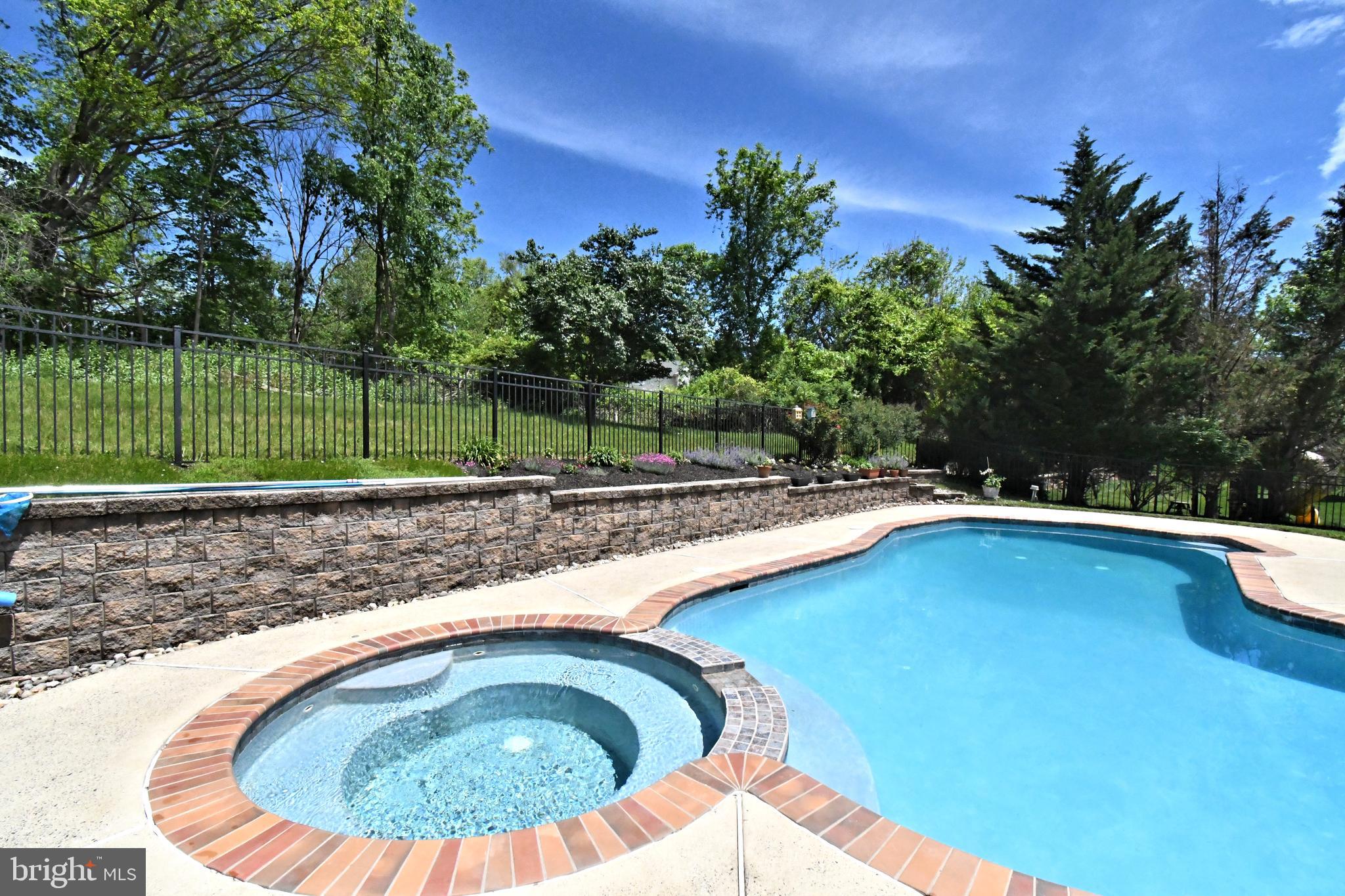 REDSTONE WOODS - Residential