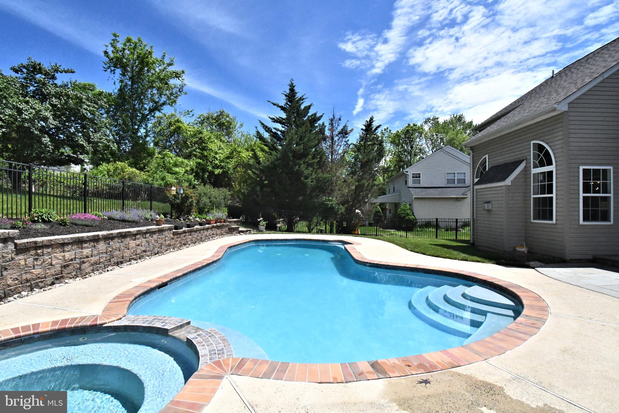 REDSTONE WOODS - Residential
