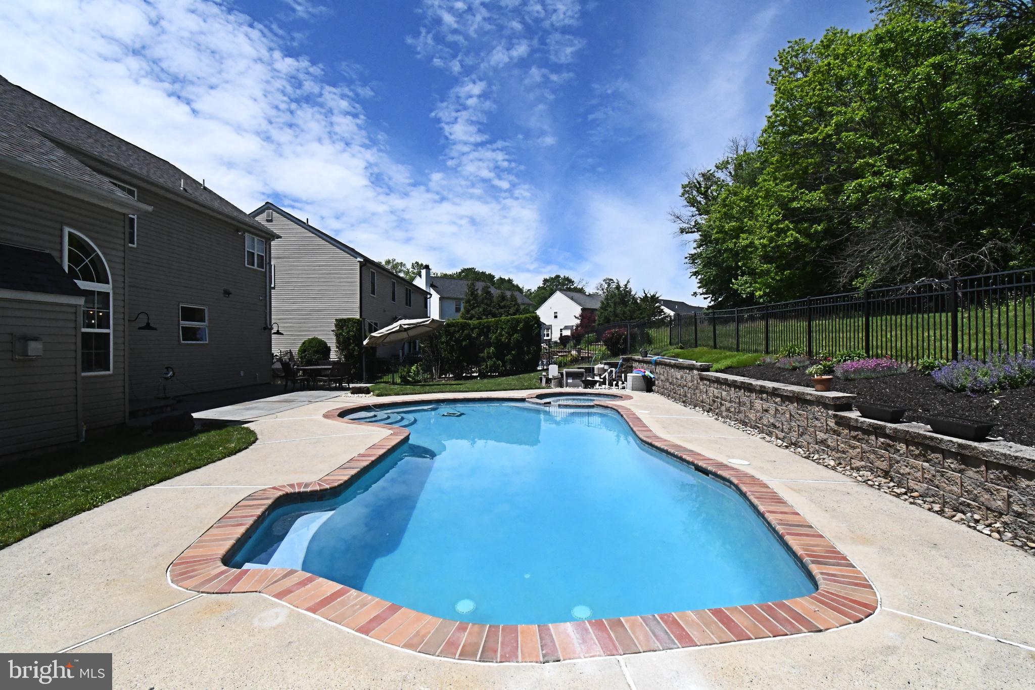 REDSTONE WOODS - Residential