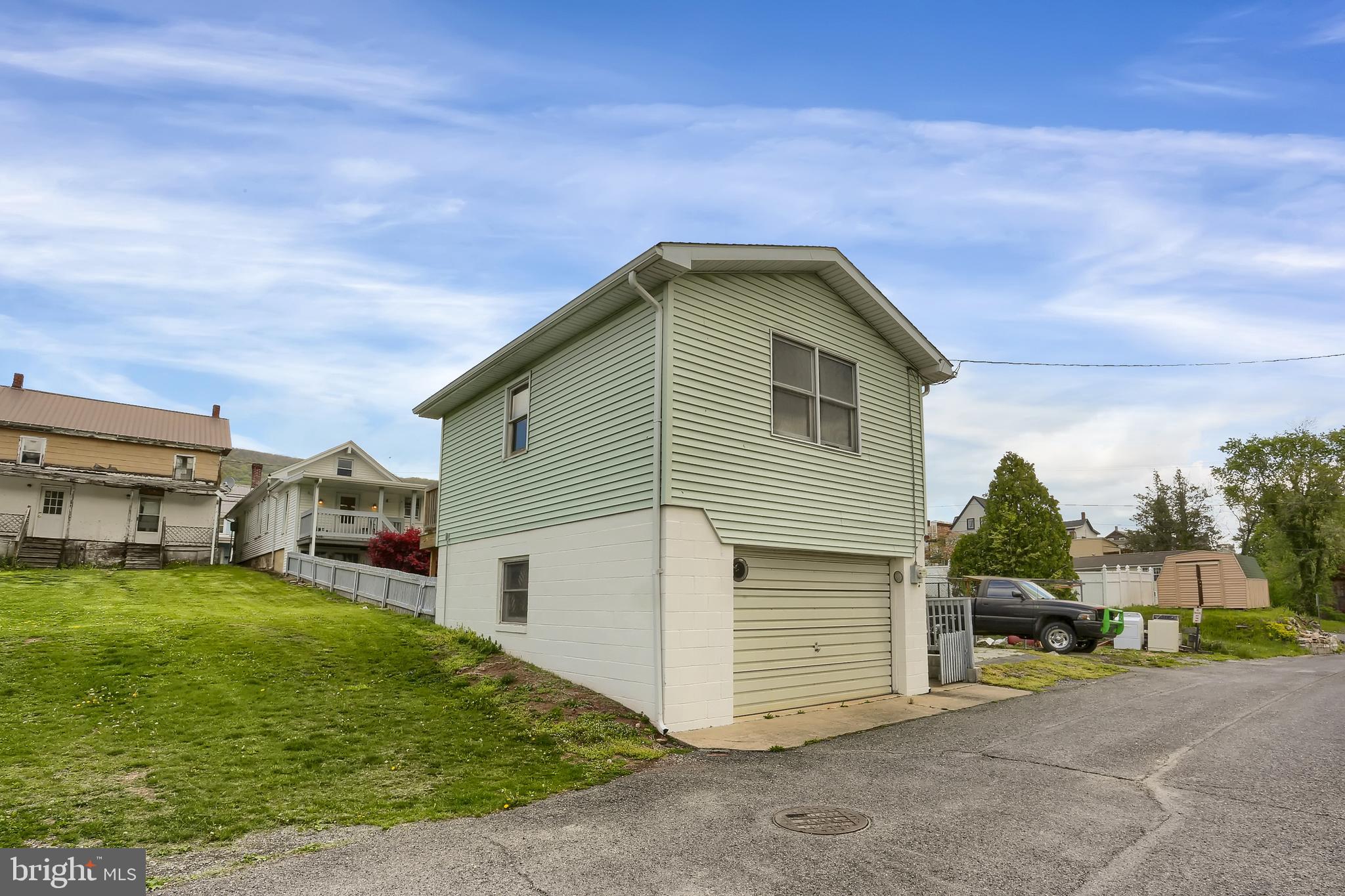 WILLIAMSTOWN - Residential