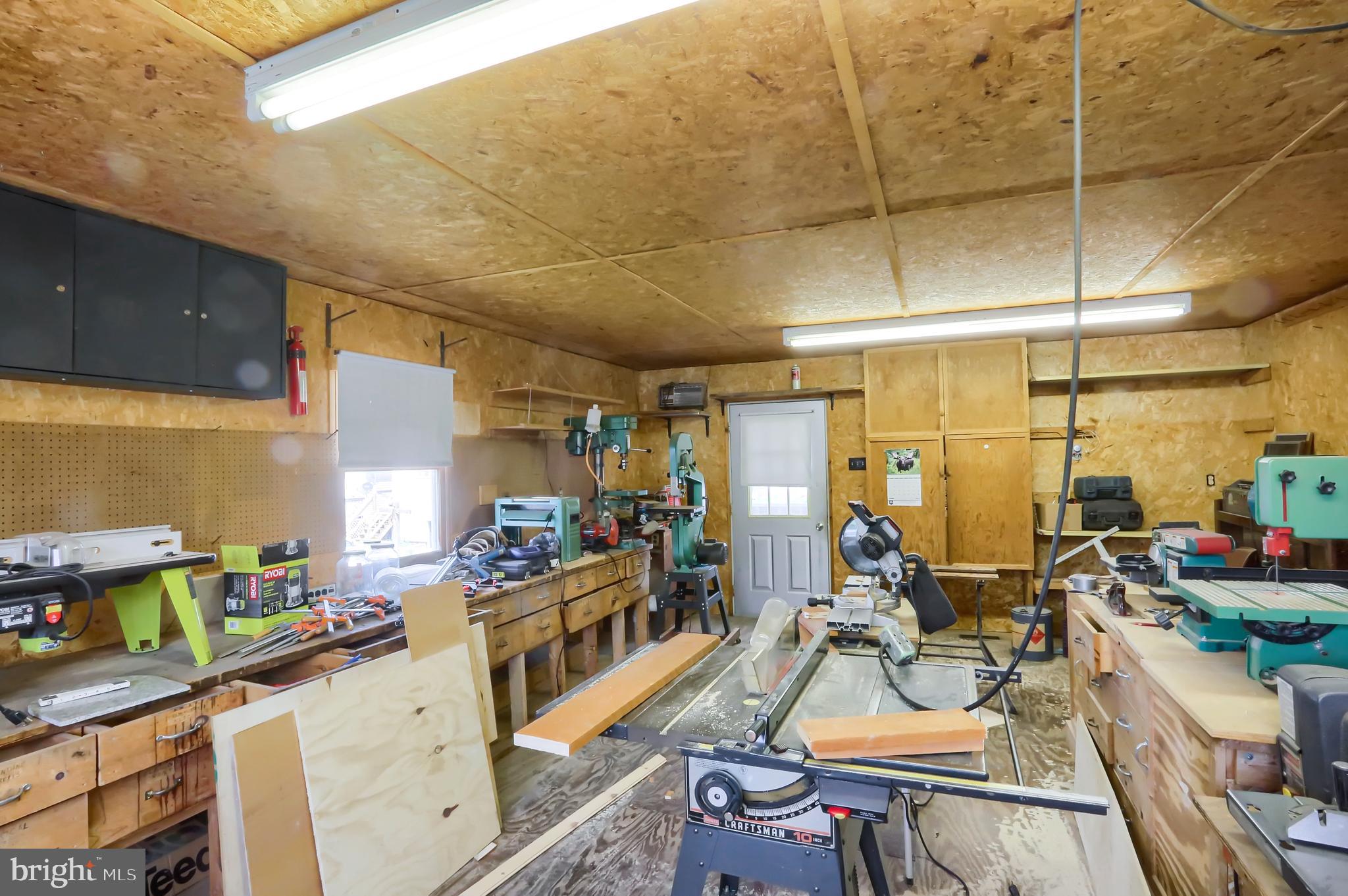 WILLIAMSTOWN - Residential