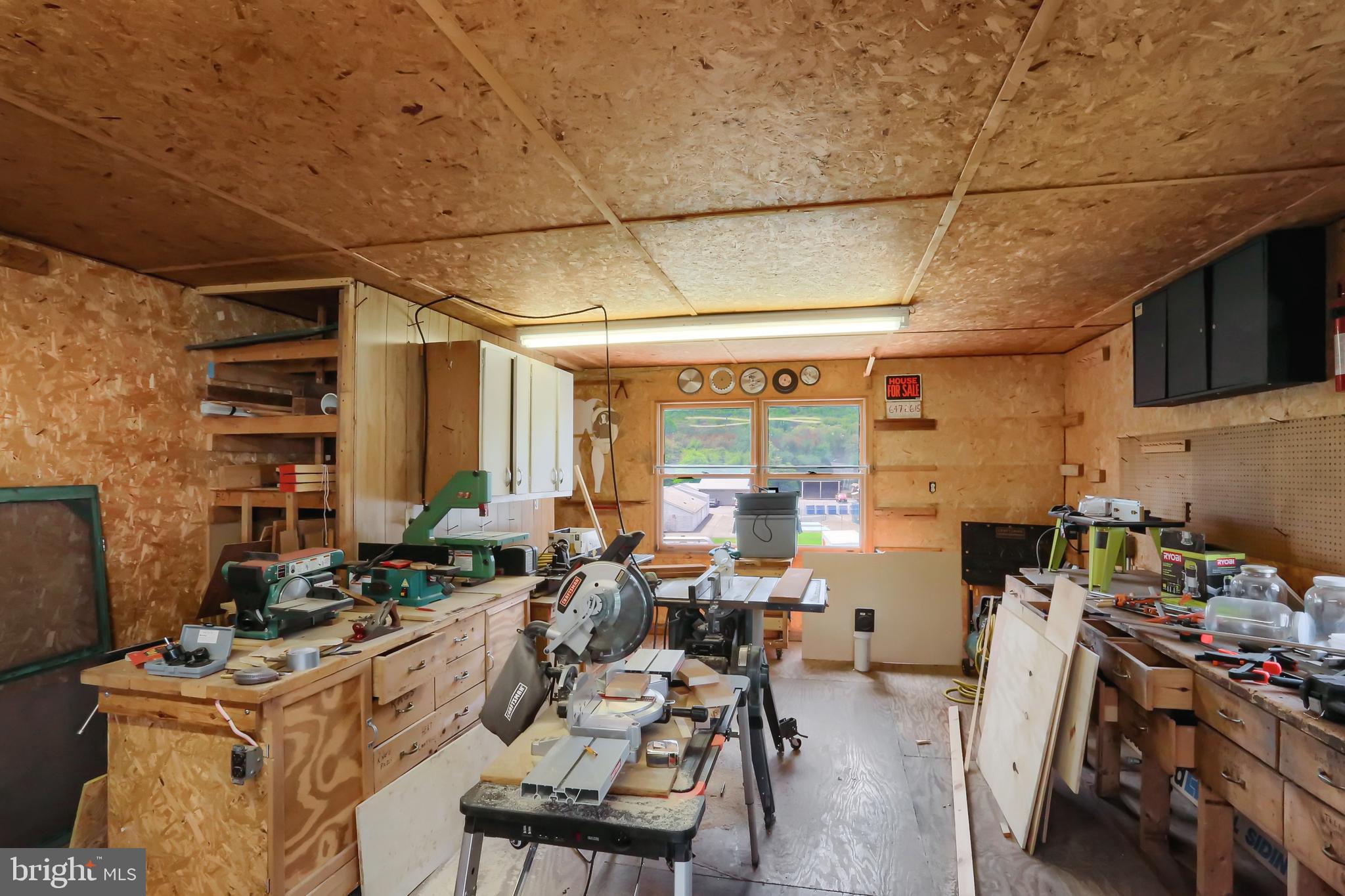 WILLIAMSTOWN - Residential