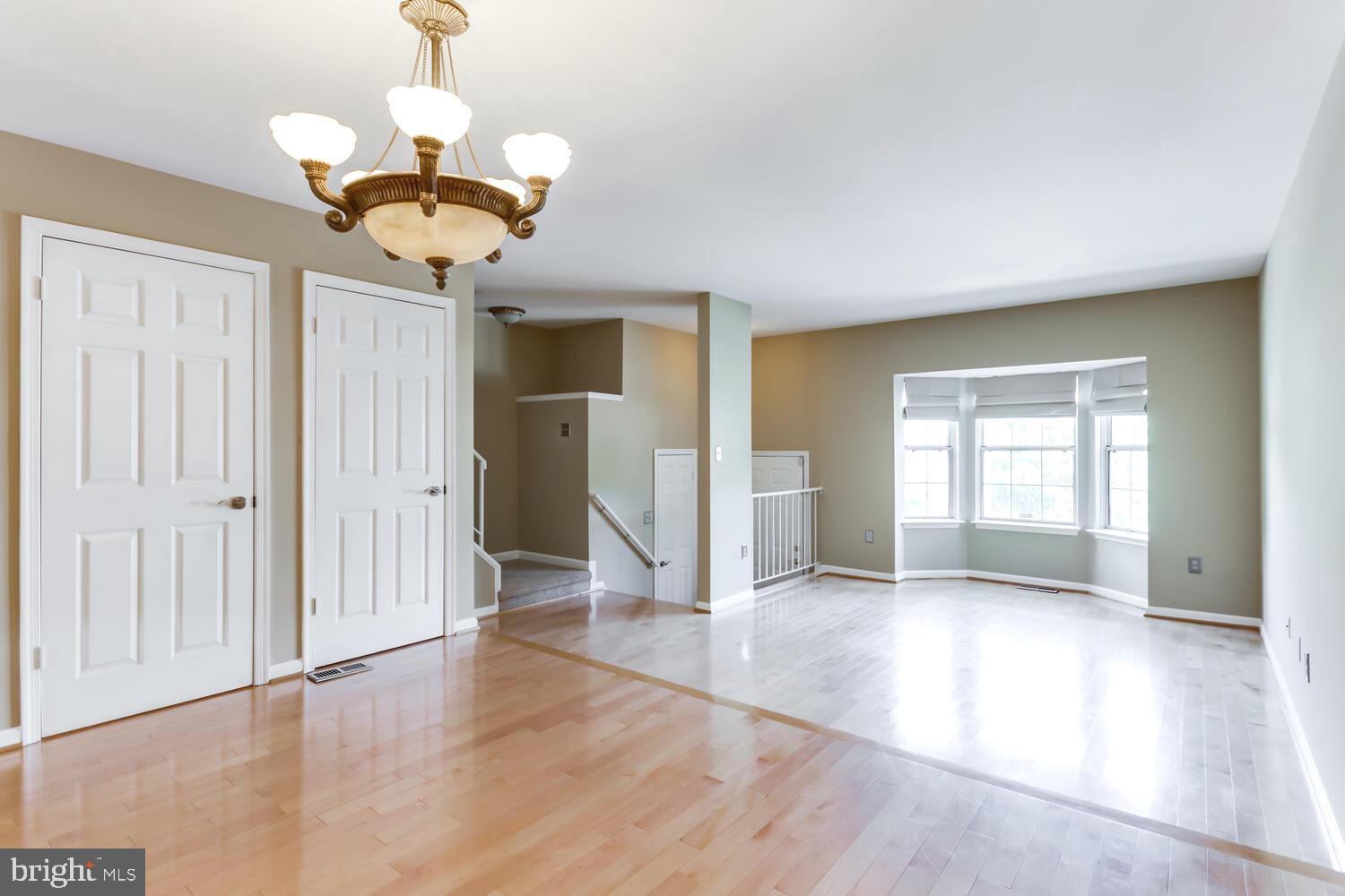 RIVER OAKS - Residential