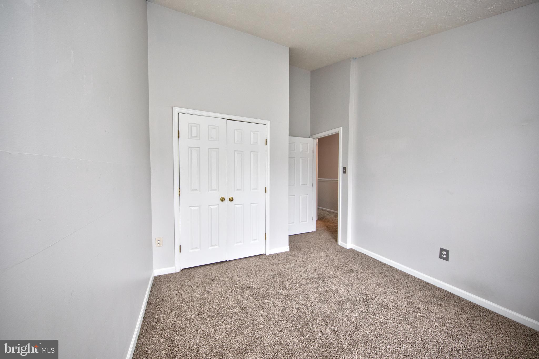 COUNTRY WALK - Residential Lease