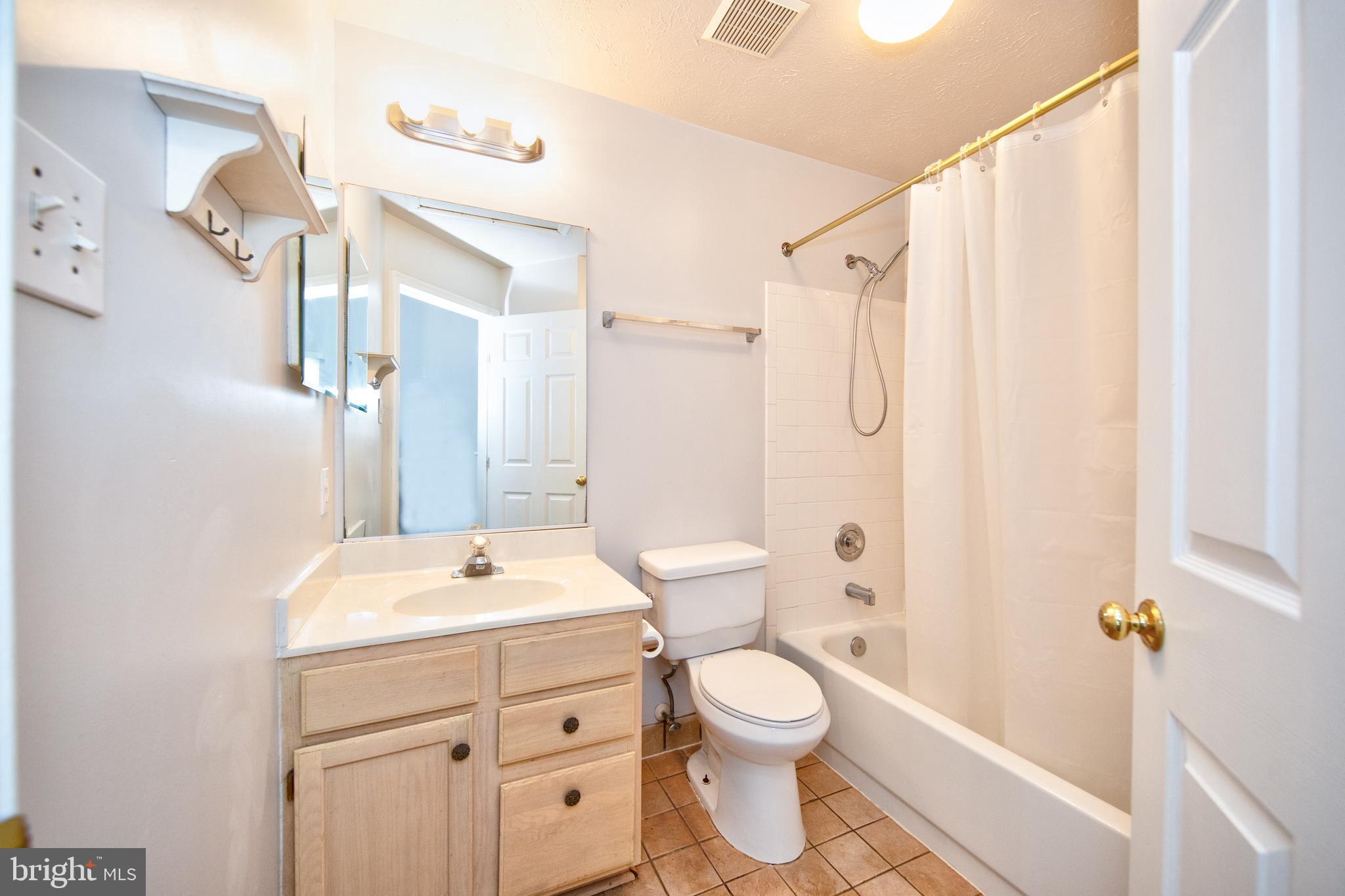 COUNTRY WALK - Residential Lease