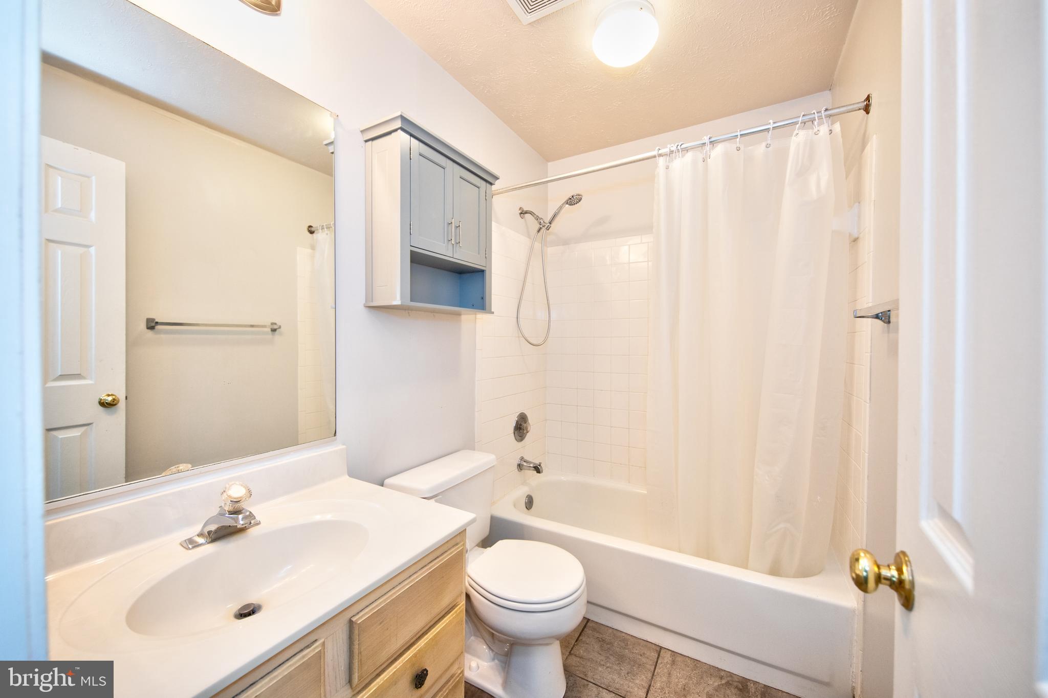 COUNTRY WALK - Residential Lease