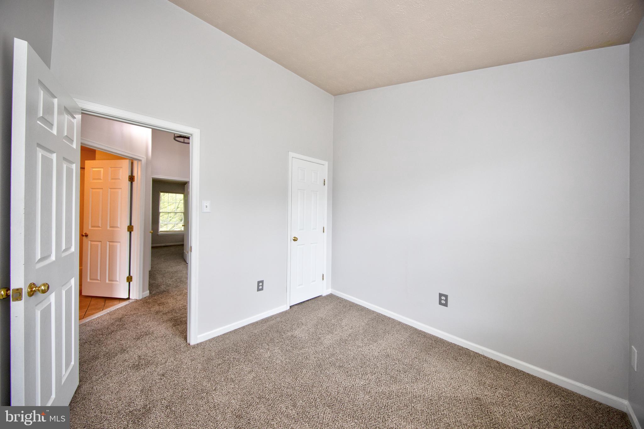 COUNTRY WALK - Residential Lease