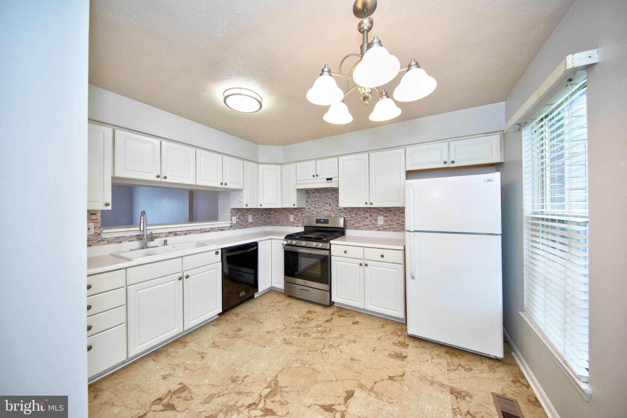 COUNTRY WALK - Residential Lease