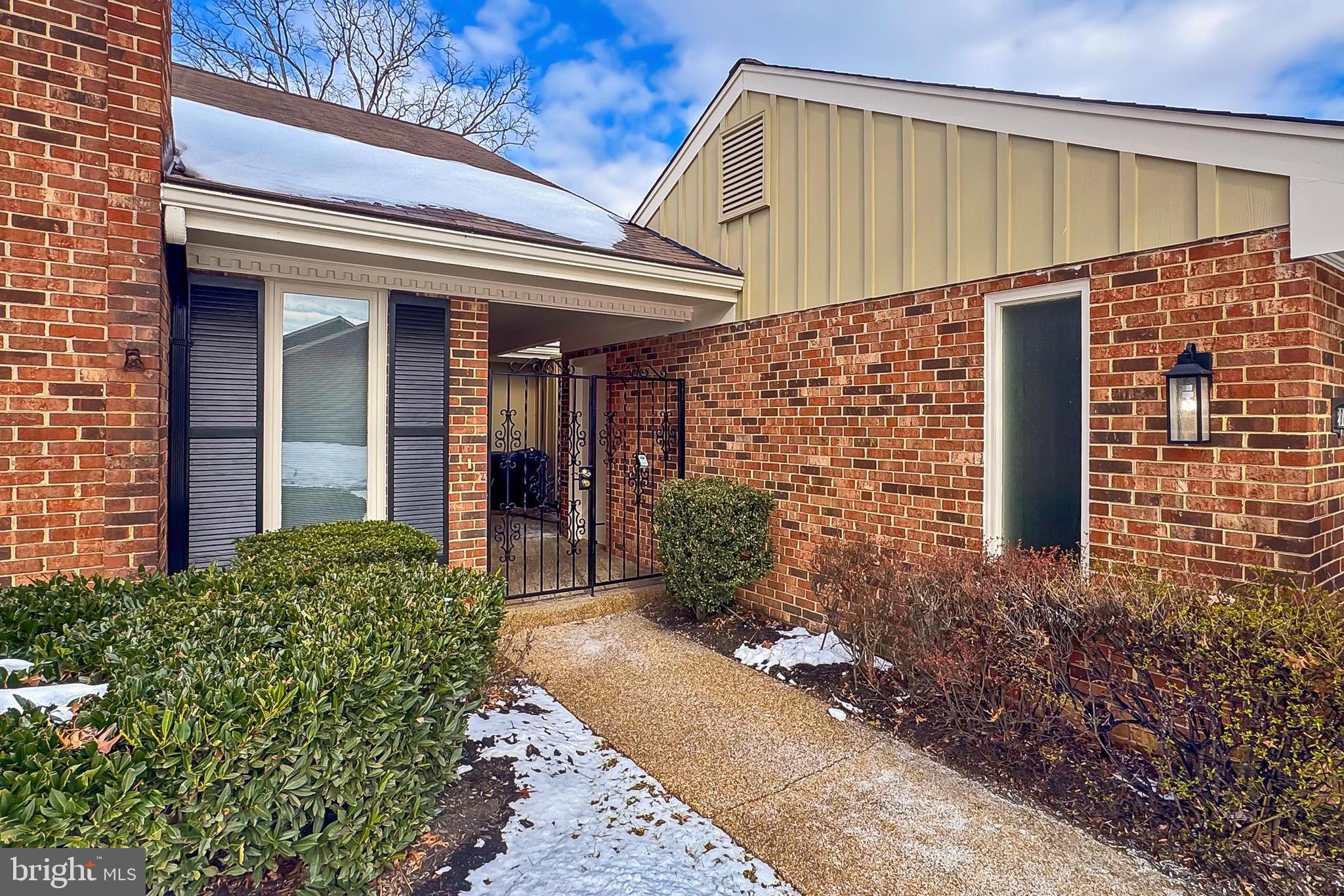 2804 OAKTON MANOR COURT