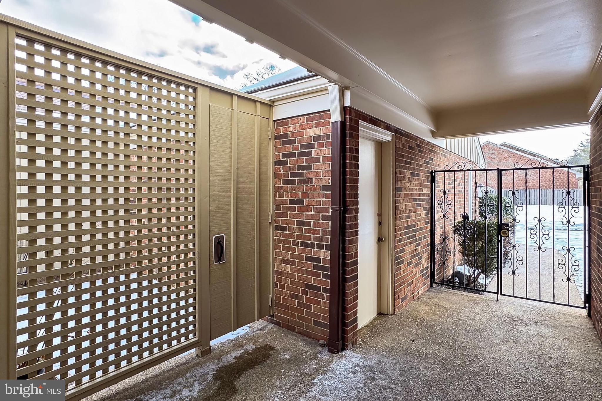 2804 OAKTON MANOR COURT