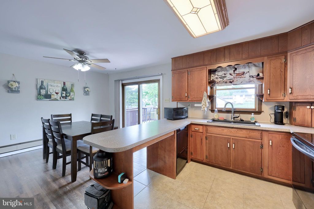 Photo of 340 Curby Drive, MOUNTVILLE, PA 17554 (MLS # PALA2088204)