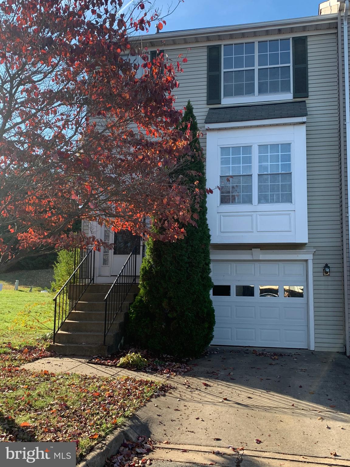 SPRING KNOLL - Residential Lease