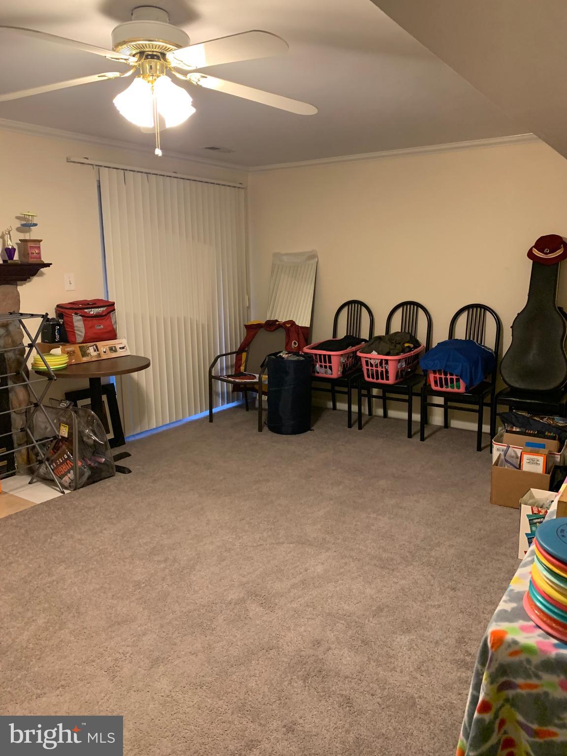 SPRING KNOLL - Residential Lease