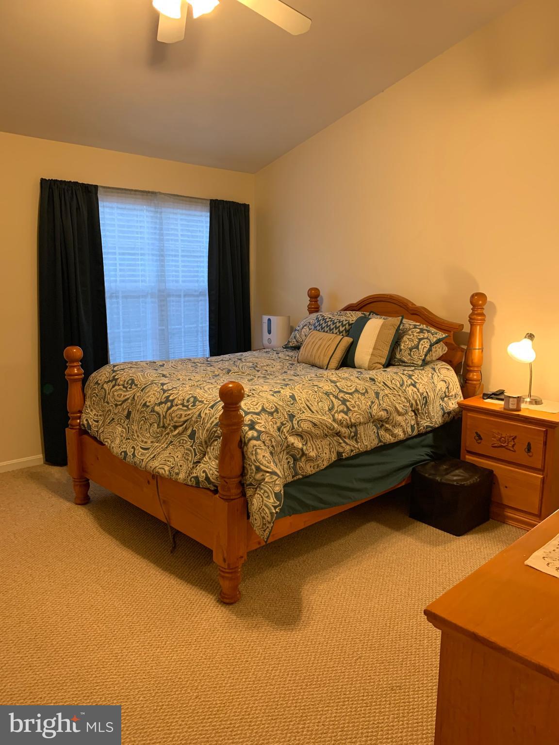 SPRING KNOLL - Residential Lease