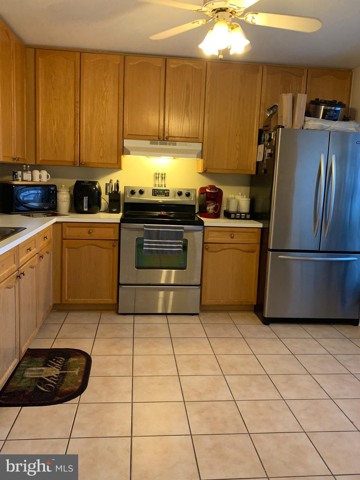 SPRING KNOLL - Residential Lease