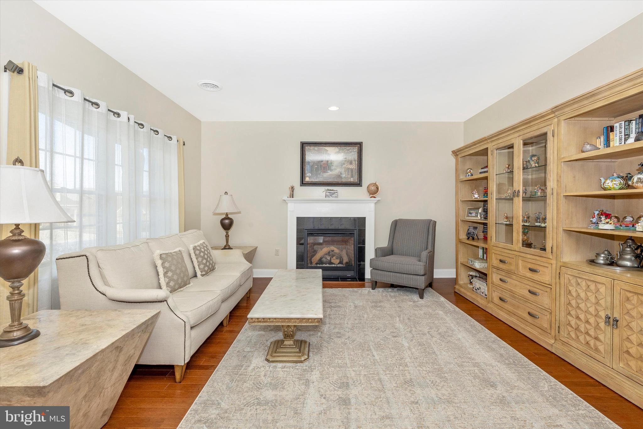 EMERALD POINTE - Residential